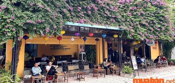 Nếu bạn đang thắc mắc Hà Đông có gì thú vị, hãy thử ghé thăm Cà phê Cúc Cu, nơi được ví như Hội An thu nhỏ.