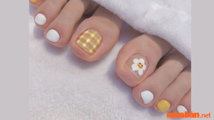 Mẫu nail chân hoa cúc