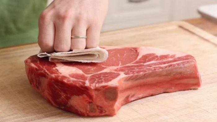 Hướng dẫn nướng sườn cốt lết với giấy bạc bằng nồi chiên không dầu - Bước 1