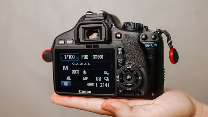 Cách xử lý ống kính máy ảnh bị mờ bằng việc điều chỉnh ISO phù hợp