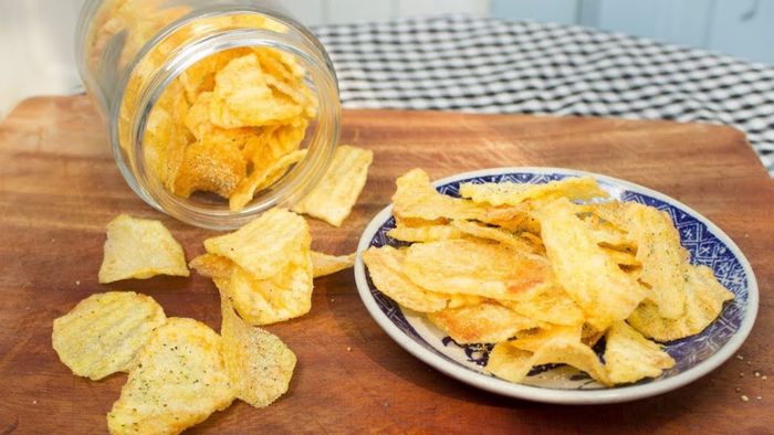 Món ăn vặt từ nồi chiên không dầu - Bim bim khoai lang