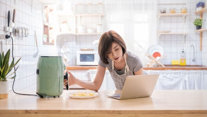 Những điểm cần lưu ý khi khử mùi nồi chiên không dầu