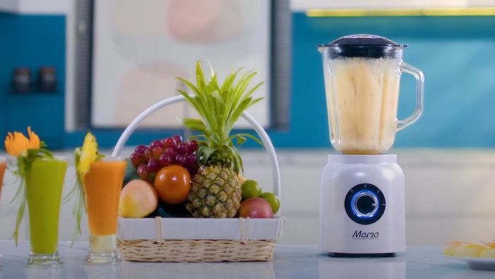 Bước 3 trong quy trình sử dụng máy xay sinh tố Sunhouse