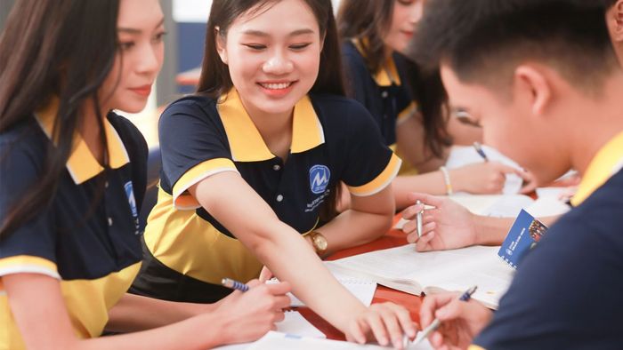 Chi phí học UFM ở mức Đại học Chương trình CLC tiếng Anh toàn phần
