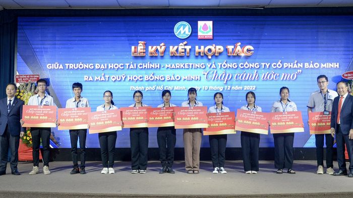 Chính sách hỗ trợ học phí và học bổng của UFM