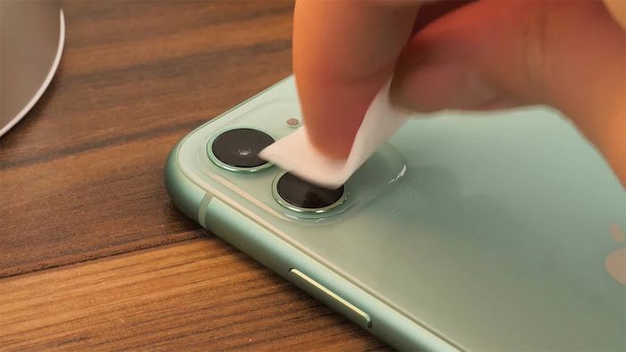 Cách bảo quản để tránh camera iPhone bị ám vàng