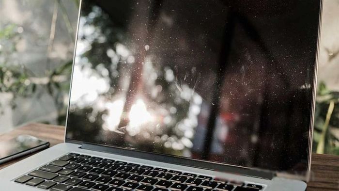Có nên tự sửa chữa màn hình Macbook Pro 2017 ở nhà hay không?