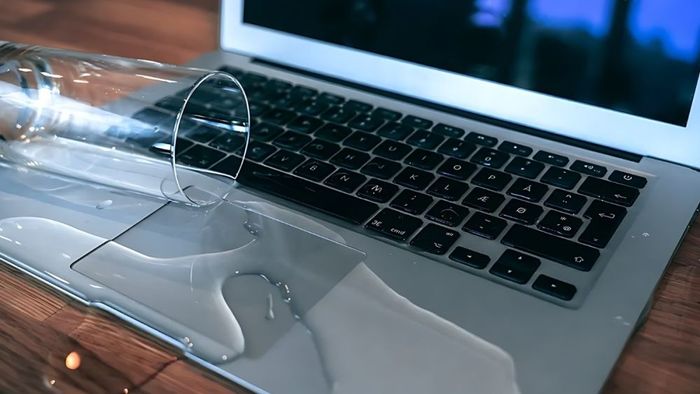 Cách sửa loa MacBook bị rè do bị vào nước