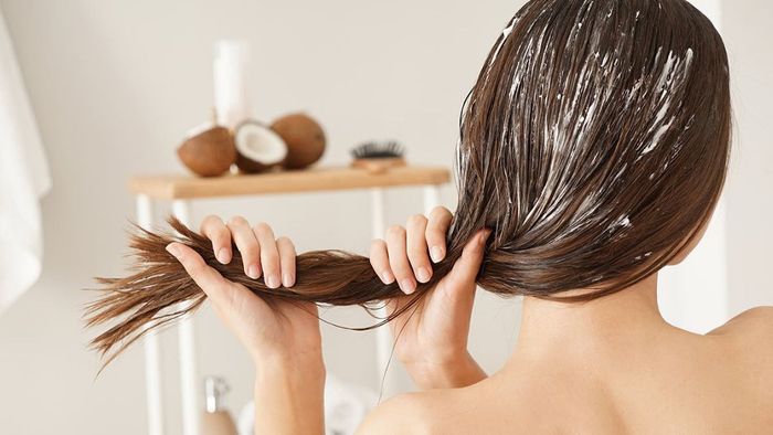 Cách chăm sóc tóc nhuộm màu nâu đỏ tại nhà