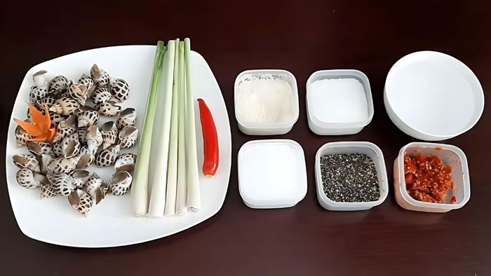 Chuẩn bị nguyên liệu cho món ốc hương nướng