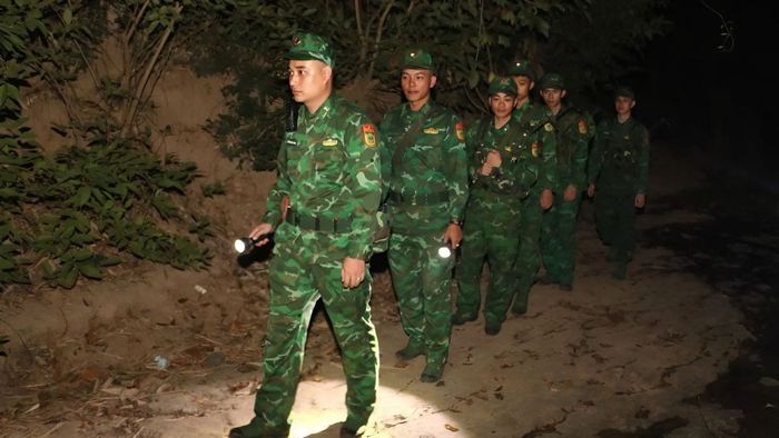 Bài thơ về chú bộ đội với hình ảnh ngôi sao sáng trên vai