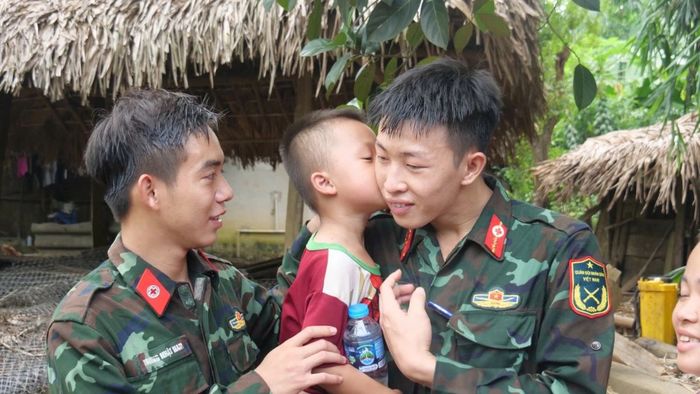 Bài thơ về chú bộ đội đầy cảm xúc nhất