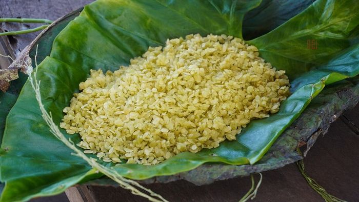 Món ăn quê hương luôn là lựa chọn tuyệt vời để làm quà Tết cho bạn bè, mang đến không chỉ hương vị đặc trưng mà còn những kỷ niệm, cảm xúc gắn bó với quê nhà. Đặc sản quê hương sẽ khiến người nhận cảm thấy ấm áp và quý trọng sự chu đáo của bạn.