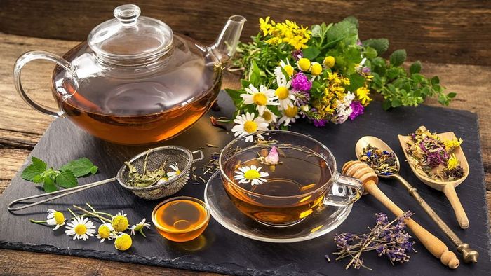 Trà thảo mộc là món quà quen thuộc trong giỏ quà Tết dành cho bạn bè.