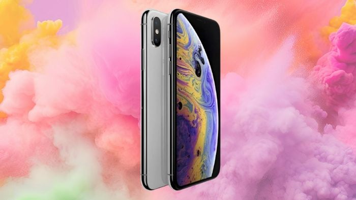 iPhone XS tích hợp ống kính camera góc rộng, giúp người dùng thoải mái sáng tạo trong việc chụp ảnh với nhiều góc độ khác nhau.