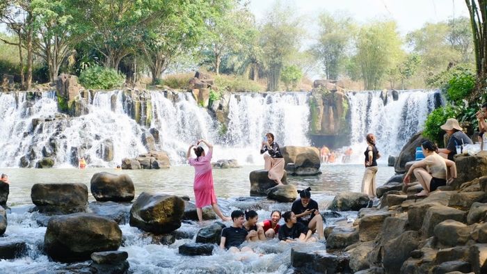 Những bức ảnh đẹp về Thác Giang Điền hoang sơ và thơ mộng tại Đồng Nai