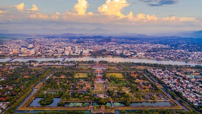 Ảnh đẹp Huế với sắc màu huyền ảo lung linh.