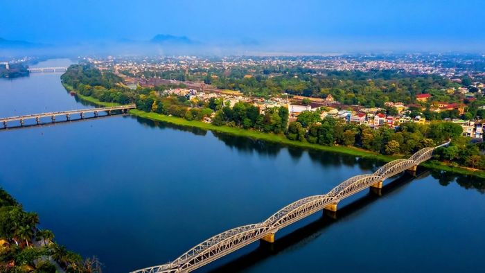 Ảnh đẹp Huế mang vẻ trầm lặng sâu sắc.