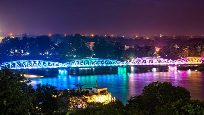 Ảnh đẹp Huế rực rỡ sắc màu, tươi sáng.