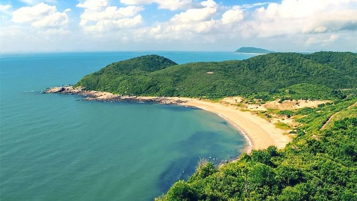 Ảnh đẹp Quảng Ninh mang vẻ dịu dàng, hiền hòa.