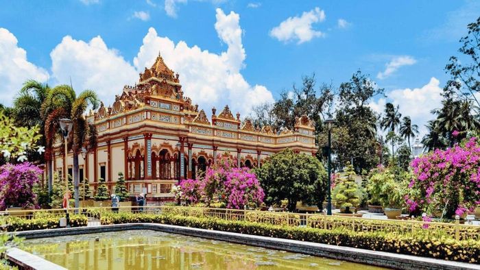 Vẻ đẹp ấm áp của Tiền Giang sẽ làm bạn cảm nhận được sự gần gũi, thân thuộc của miền quê này.