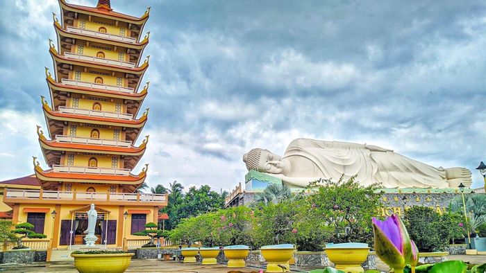 Tiền Giang hiện lên qua những bức ảnh dễ mến, từ những con người thân thiện đến cảnh vật yên bình, mang lại cảm giác ấm áp và gần gũi.