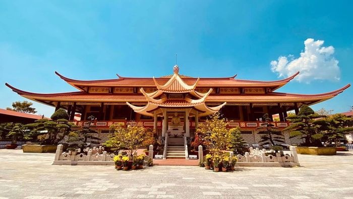 Những hình ảnh về Tiền Giang toát lên vẻ yên tĩnh, với khung cảnh thanh bình và cuộc sống không vội vã, tạo nên cảm giác bình yên cho người nhìn.