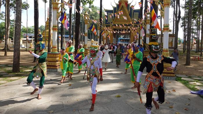 Ảnh đẹp Trà Vinh thể hiện vẻ hiền hậu của người dân, với nụ cười thân thiện và ánh mắt đầy hi vọng.