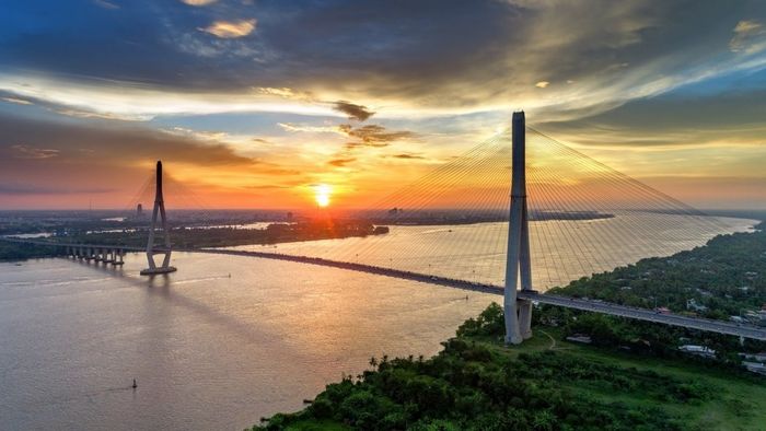 Ảnh đẹp Cần Thơ - cây cầu in bóng xuống dòng sông thơ mộng