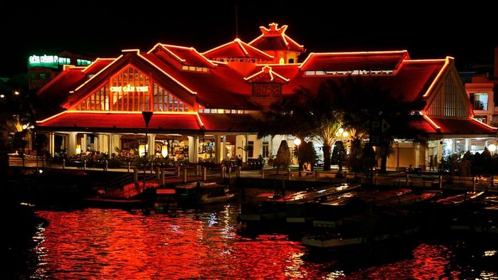 Ảnh đẹp Cần Thơ - phố phường nhộn nhịp và rực rỡ sắc màu