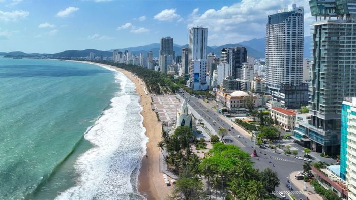 Những bức ảnh đẹp về Khánh Hòa khắc họa sự nhộn nhịp của khu trung tâm thành phố.