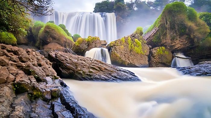 Hình ảnh đẹp về thác nước ẩn mình giữa núi rừng Lâm Đồng