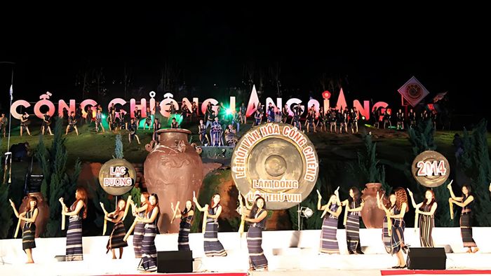 Khung cảnh đẹp về đêm hội lung linh, rực rỡ tại Lâm Đồng