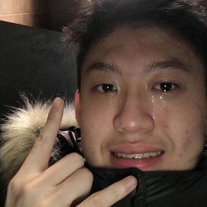 Ảnh meme khóc lú lẫn, thể hiện sự hoang mang đáng yêu.