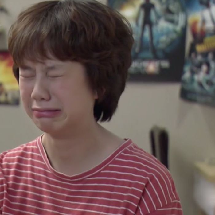 Ảnh meme khóc thất thần, biểu cảm hoàn toàn mất phương hướng.