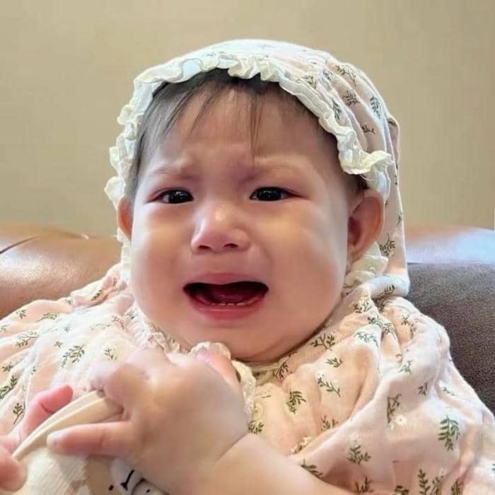 Ảnh meme khóc siêu khét và nổi bật.