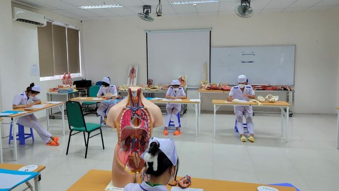 Ứng dụng thi chạy trạm giải phẫu dễ sử dụng