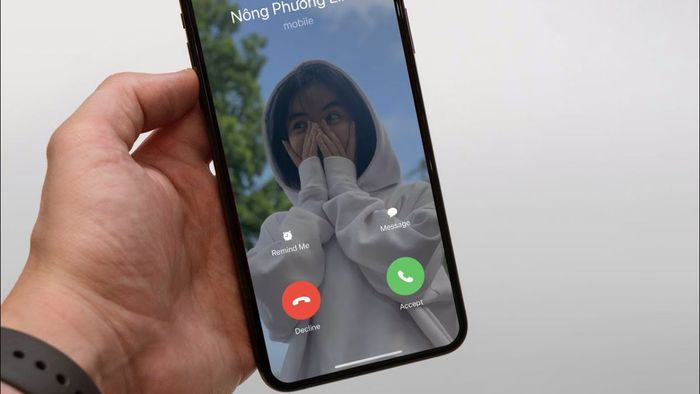 Lý do bạn nên cài đặt hình nền cho cuộc gọi đến trên iPhone
