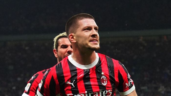 Hình nền AC Milan mạnh mẽ và quyết đoán