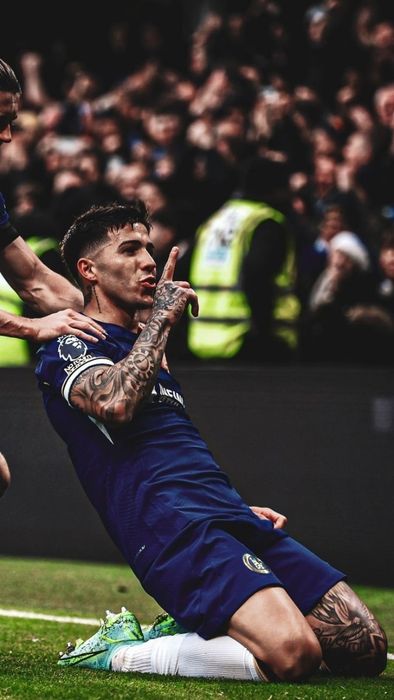 Hình nền Chelsea tràn đầy năng lượng, thể hiện sự bùng nổ và quyết tâm trên sân cỏ.
