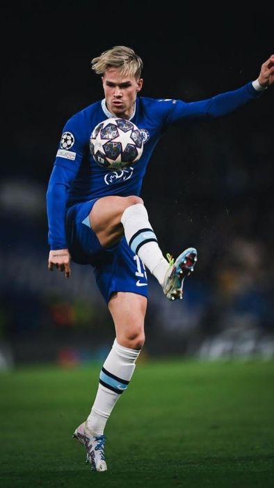 Hình nền Chelsea thể hiện sự vững vàng, kiên định và mạnh mẽ trong mọi trận đấu.