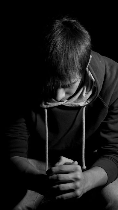 Hình nền Sadboiz gợi cảm giác cô đơn và lẻ loi.