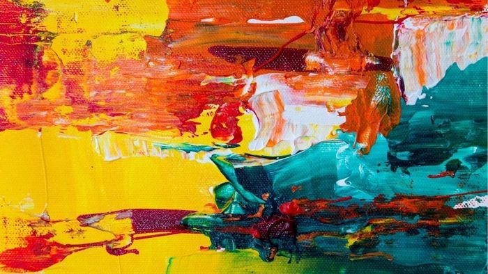 Tranh trừu tượng mang vẻ huyền bí.