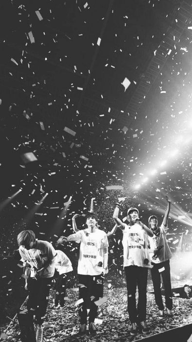 Hình nền BTS làm say đắm lòng người.