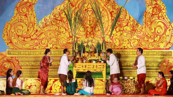 Lễ hội Ok Om Bok (Lễ cúng trăng) ở Trà Vinh là một trong những sự kiện văn hóa đặc sắc của cộng đồng Khmer.