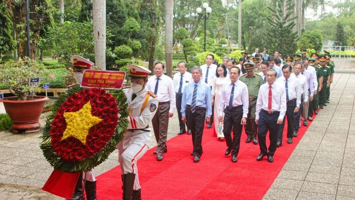 Lễ hội dâng hương Bác Hồ tại Trà Vinh là một dịp để người dân thể hiện lòng tôn kính đối với Chủ tịch Hồ Chí Minh và tưởng nhớ công lao của Người.
