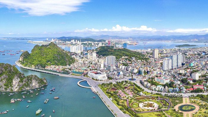 Quảng Ninh là một tỉnh thuộc vùng Đông Bắc của Việt Nam, nổi bật với vị trí chiến lược và cảnh quan thiên nhiên phong phú.