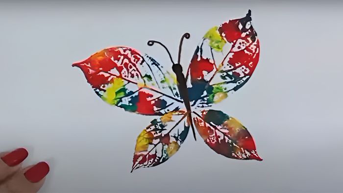 Vẽ tranh từ lá cây một cách nhẹ nhàng
