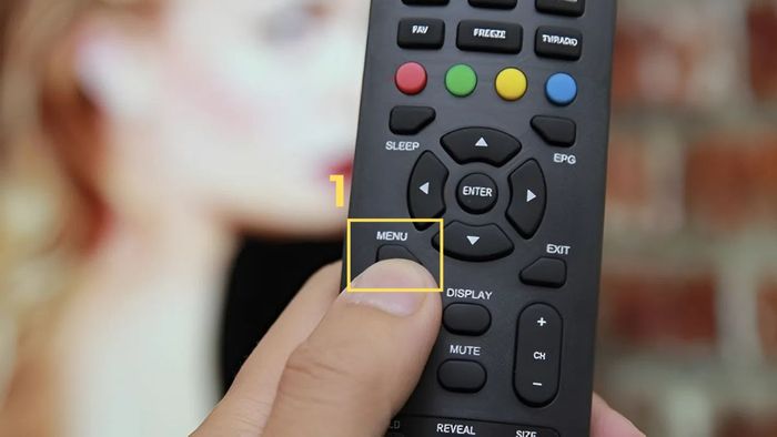 Cách kiểm tra model tivi Samsung qua menu - Bước 1