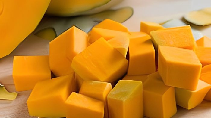 Hướng dẫn cách làm mứt bí đỏ chuối dẻo, bắt đầu từ bước 1.